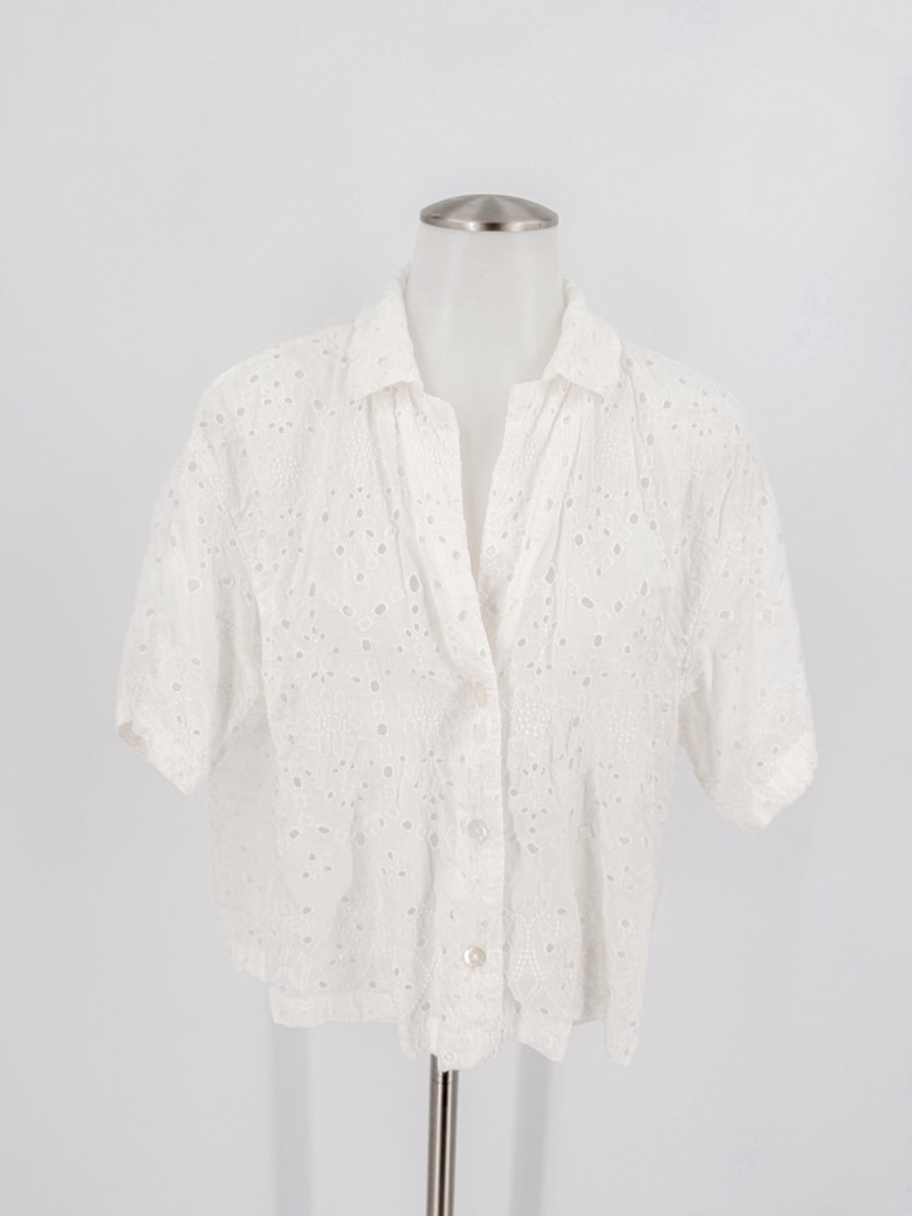 Abercrombie & Fitch White Eyelet Button-Front Short Sleeve Shirt